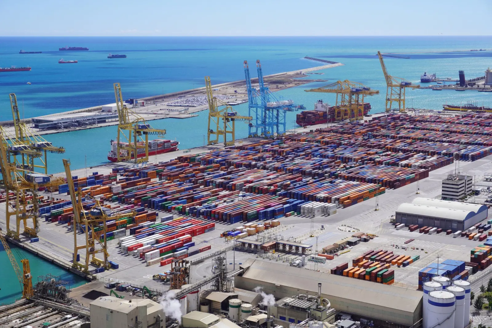 Container terminal and quay cranes seen from above.